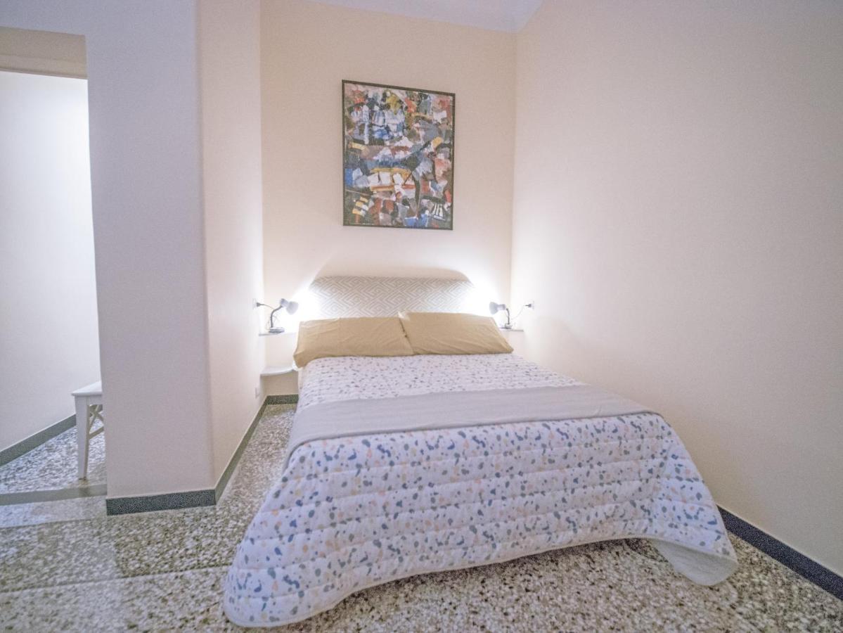 A Due Passi Dal Centro Bed & Breakfast Genoa Exterior photo