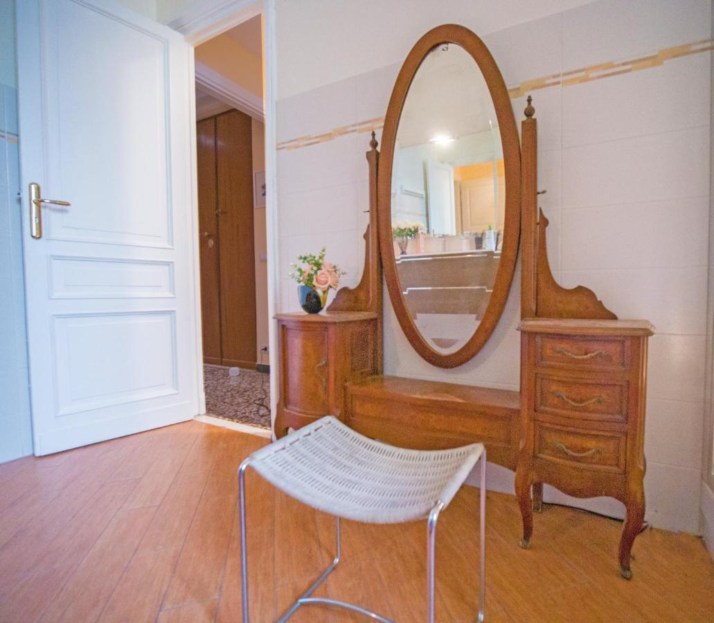 A Due Passi Dal Centro Bed & Breakfast Genoa Exterior photo