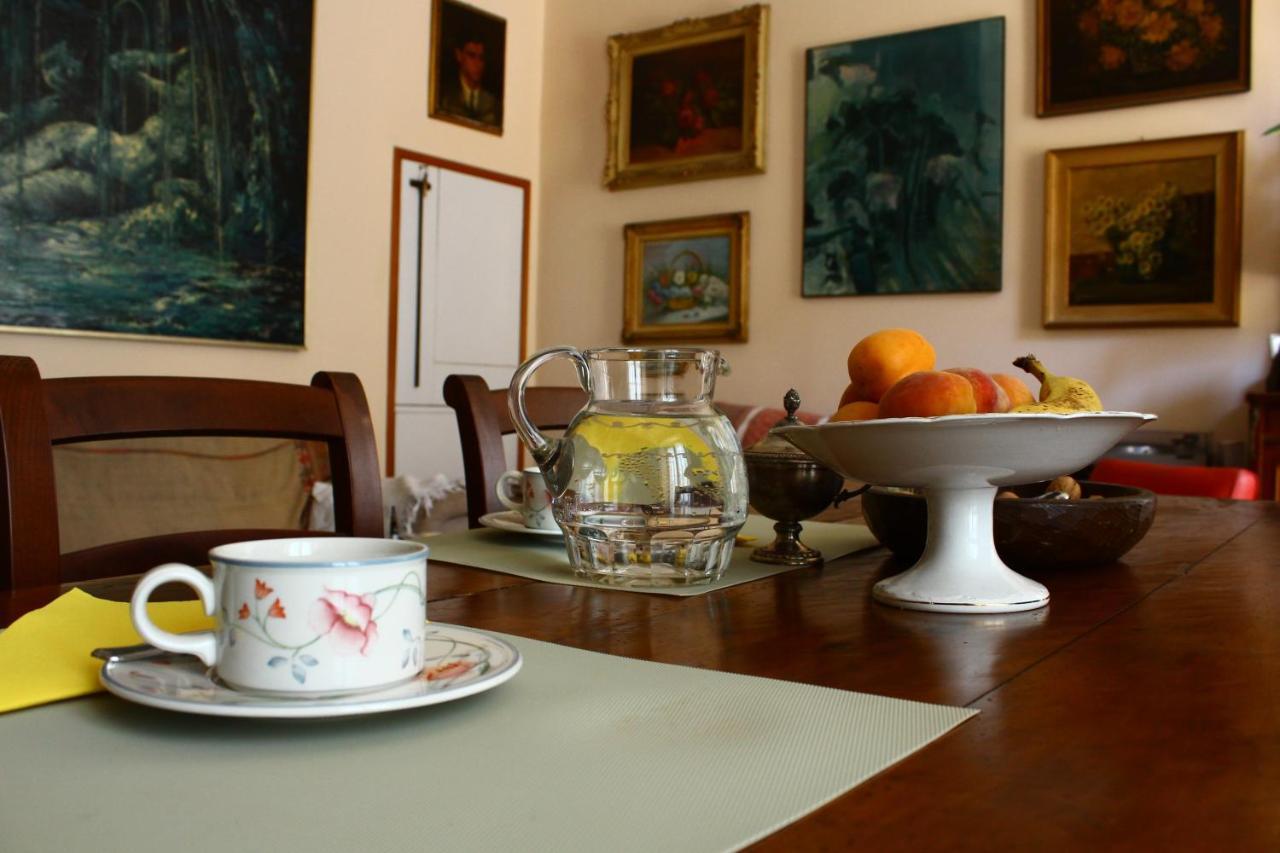 A Due Passi Dal Centro Bed & Breakfast Genoa Exterior photo