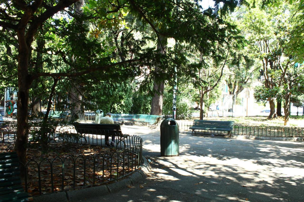 A Due Passi Dal Centro Bed & Breakfast Genoa Exterior photo